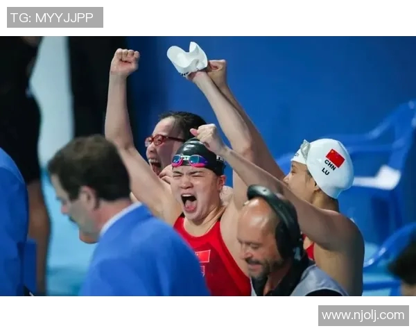 游泳比赛激烈角逐中国队强势表现勇夺金牌刷新纪录