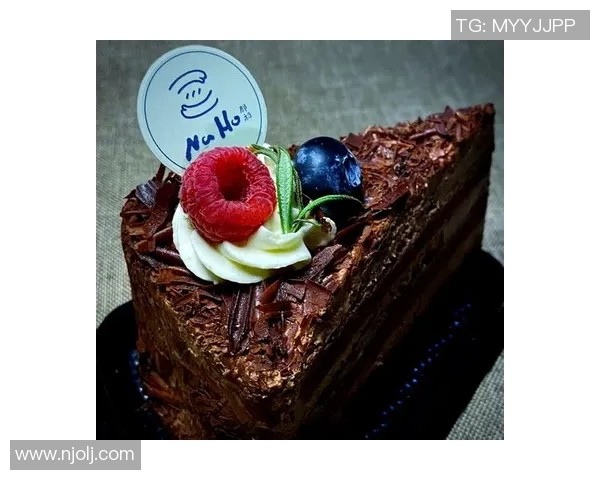 甜品之美：探索世界各地的经典甜点与创新风味的完美结合